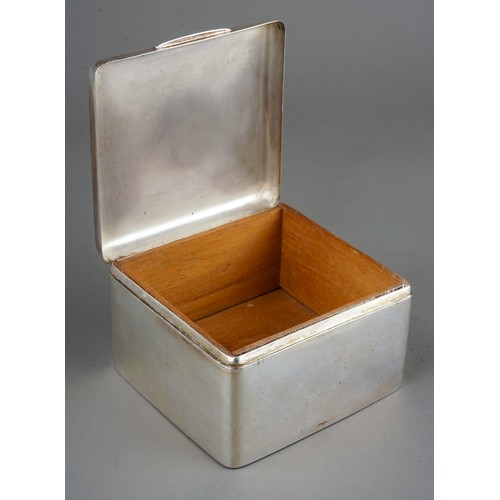 184 - An Edwardian plain silver cigarette box, lined interior, hallmarked Birmingham, 1904, maker's mark r... 