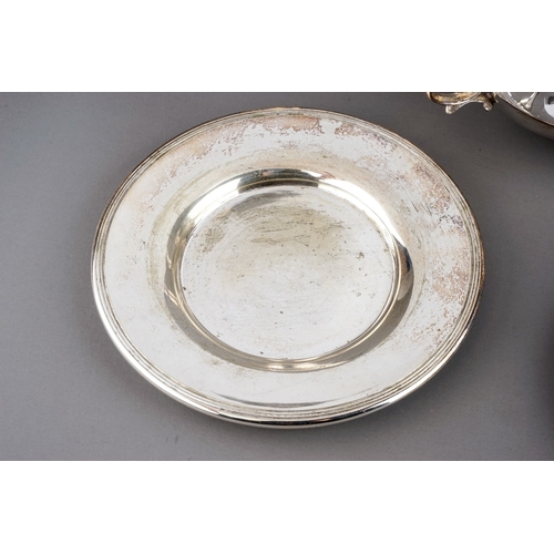 223 - A collection of silver plate to include: a pair of Sheffield plate style telescopic candlesticks (un... 