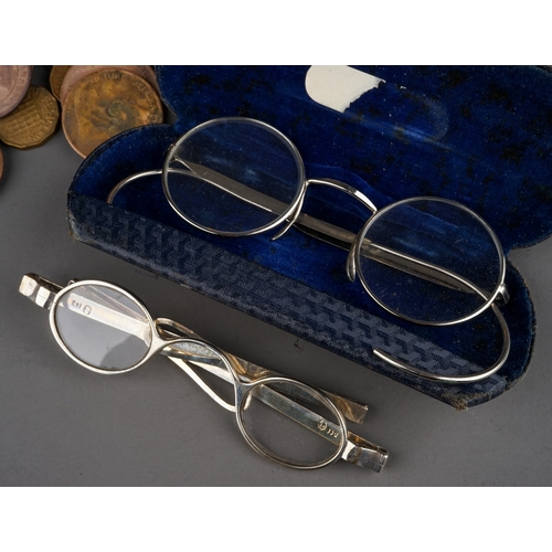 269 - A Collector's lot to include: a pair of William IV silver framed spectacles, with folding arms hallm... 