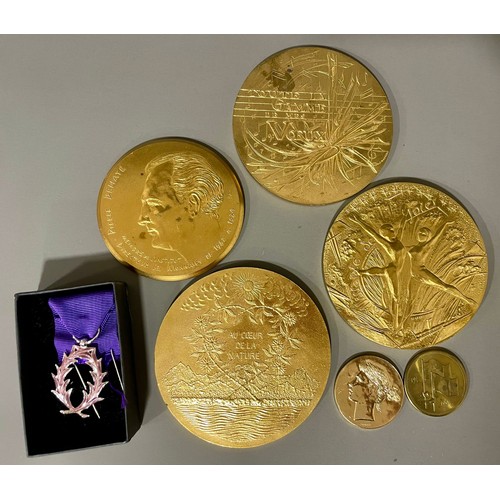 278 - French gilt bronze Wish medal, art medals and tokens