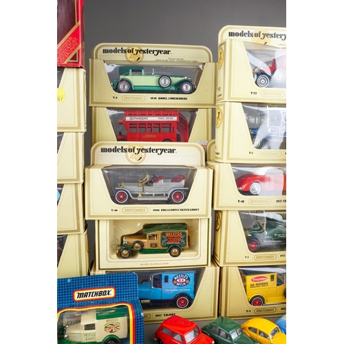 285 - Assorted die cast model cars and lorries to include: 
MATCHBOX 