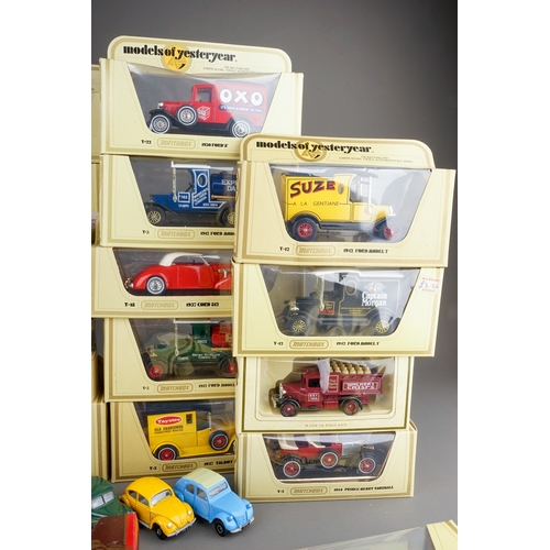 285 - Assorted die cast model cars and lorries to include: 
MATCHBOX 