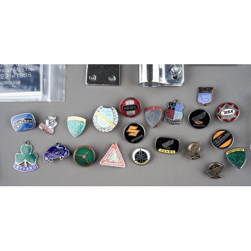 287 - Assorted car badges to include: Conferderation of Australian Motor Sport; Morgan 4/4 Club; Dudley & ... 