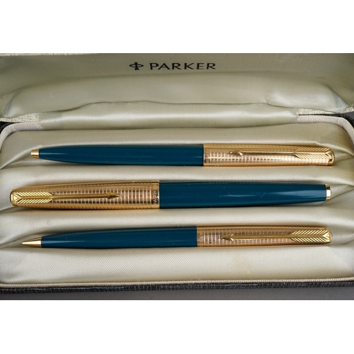 292 - Pens: a vintage Parker trio set (fountain pen, ballpoint and pencil) blue bodies with gold plated co... 