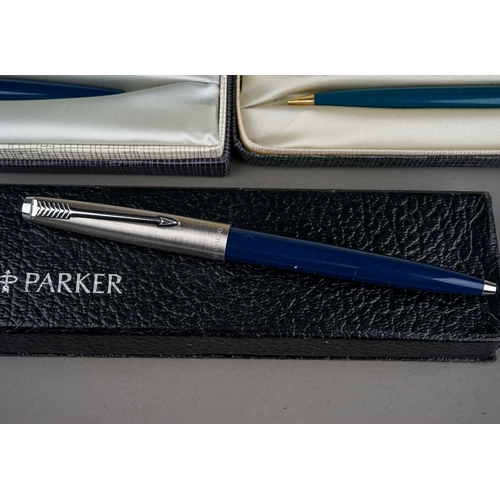 292 - Pens: a vintage Parker trio set (fountain pen, ballpoint and pencil) blue bodies with gold plated co... 