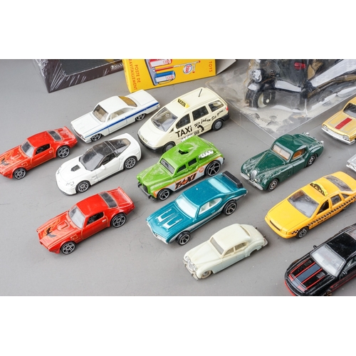 298 - Assorted loose die cast model cars mainly Matchbox together with boxed fire engines, buses, a Vangua... 