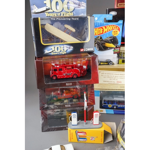 298 - Assorted loose die cast model cars mainly Matchbox together with boxed fire engines, buses, a Vangua... 