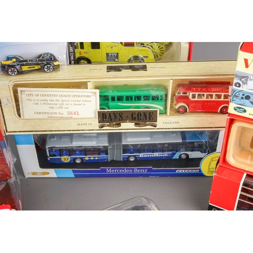 298 - Assorted loose die cast model cars mainly Matchbox together with boxed fire engines, buses, a Vangua... 