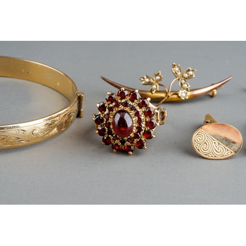 313 - A 9ct yellow gold and garnet dress ring, size Q, gross weight approx 6.3g; an Edwardian 9ct gold and... 