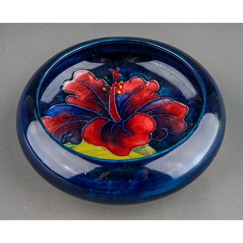 340 - A Moorcroft Hibiscus bowl, 11cm diam, blue stamps to underside