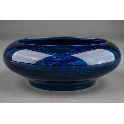 340 - A Moorcroft Hibiscus bowl, 11cm diam, blue stamps to underside