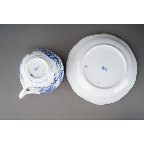 472 - A Meissen Chinoiserie blue and white coffee set to include 18th Century style pear chased coffee pot... 