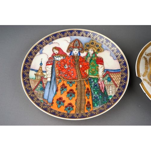 328A - A group of Continental porcelain to include: two early 20th Century Dresden Swan Service circular di... 