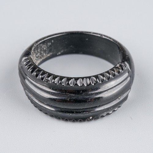 6 - A Victorian jet ring, size O