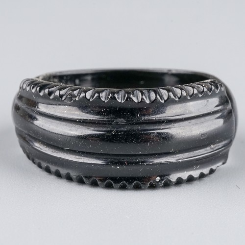 6 - A Victorian jet ring, size O