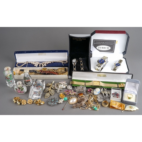 40 - Costume jewellery - including a 9ct gold chain, approx 4g; a silver gate-link bracelet; brooches; ea... 