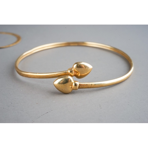 47 - A 9ct yellow gold necklace, approx 3.3g; and an unmarked yellow metal bangle, approx 3.2g (2)