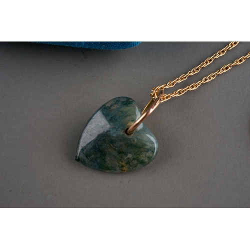 50 - A 9ct yellow gold necklace with moss agate heart pendant, approx 5.7g gross; an Edwardian yellow met... 