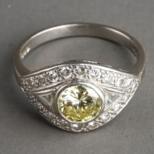 53 - Platinum Diamond and Fancy Yellow Diamond Ring, hallmarked to shank London 1994, approx 1 ct to cent... 