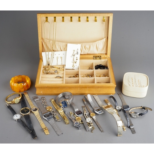 76 - Collection of costume jewellery in a wooden jewellery box to include amber bracelet, various yellow ... 