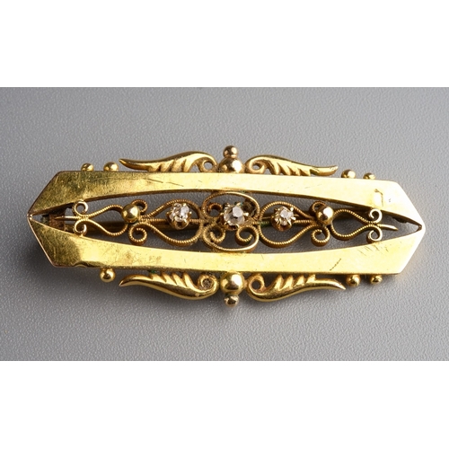 88 - 15ct gold  bar brooch set with 3 diamond chips. Gross weight 3.3g