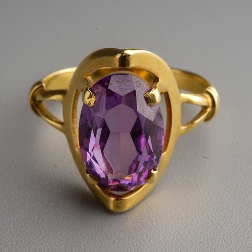 90 - 18ct Russian gold and Amethyst Ring, marked to shank, UK size  L , gross weight 3.7g