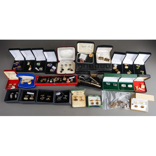 99 - A large quantity of gent's cufflinks and shirt studs, including gold plated, rolled gold, Armani; en... 