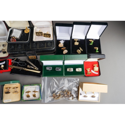 99 - A large quantity of gent's cufflinks and shirt studs, including gold plated, rolled gold, Armani; en... 