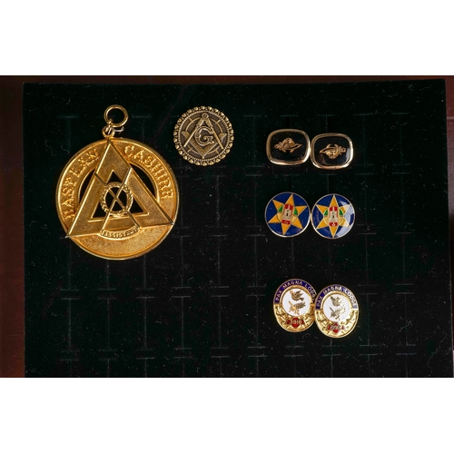 100 - A large quantity of gent's cufflinks and shirt studs, including gold plated, rolled gold, Armani; et... 