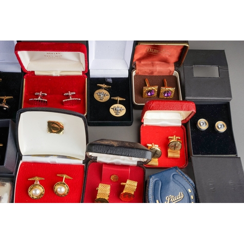 100 - A large quantity of gent's cufflinks and shirt studs, including gold plated, rolled gold, Armani; et... 