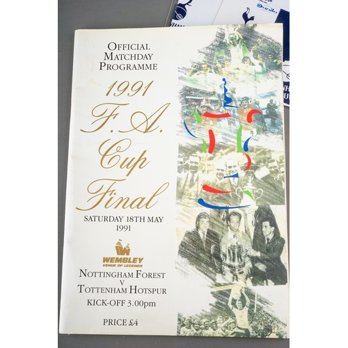 105 - Football Interest: a Nottingham Forest v Tottenham Hotspur 1991 FA Cup Final programme together with... 