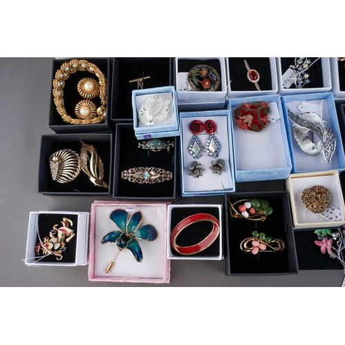 112 - Collection of costume jewellery to include brooches, earrings, bracelets, wedgwood items etc.