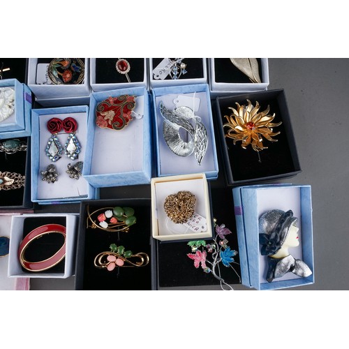 112 - Collection of costume jewellery to include brooches, earrings, bracelets, wedgwood items etc.