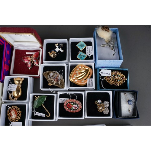 112 - Collection of costume jewellery to include brooches, earrings, bracelets, wedgwood items etc.