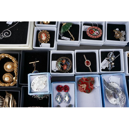 112 - Collection of costume jewellery to include brooches, earrings, bracelets, wedgwood items etc.