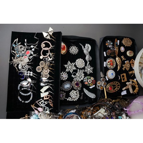 114 - Large collection of costume jewellery to  include mid century brooches, earrings, necklaces. Coro et... 