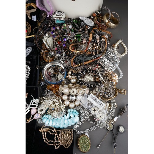 114 - Large collection of costume jewellery to  include mid century brooches, earrings, necklaces. Coro et... 