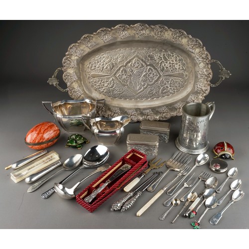 125 - Assorted silver plate, EP, EPNS to include sugar bowl, cream jug, two dressing table boxes; flatware... 