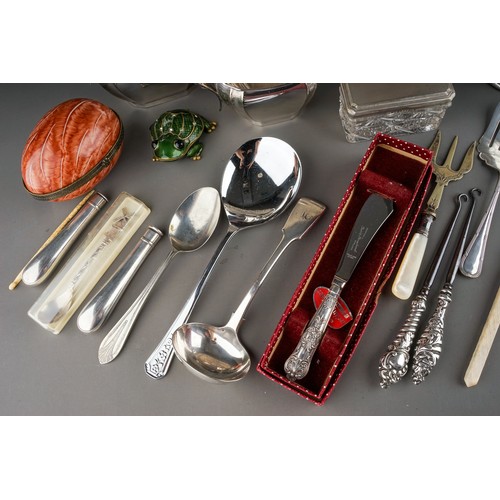 125 - Assorted silver plate, EP, EPNS to include sugar bowl, cream jug, two dressing table boxes; flatware... 