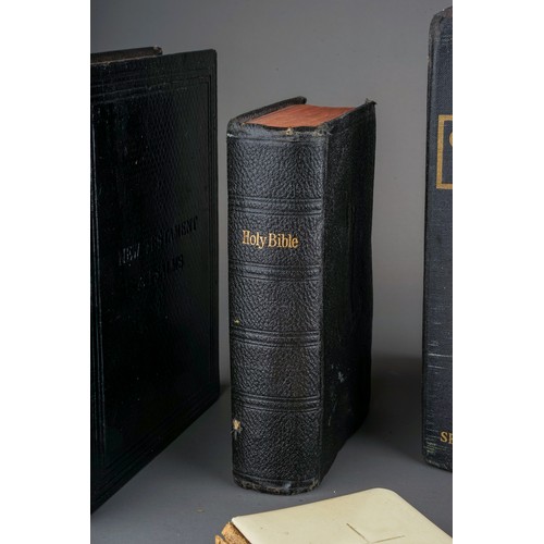 190 - Collection of 7 bibles to include one from 1895, 1918, 1891 together with The Complete works of Will... 