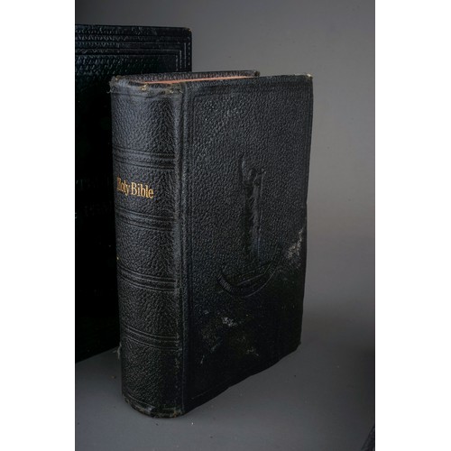 190 - Collection of 7 bibles to include one from 1895, 1918, 1891 together with The Complete works of Will... 