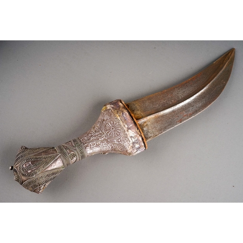 204 - Antique silver mounted Omani Khanjar / Jambiya dagger.