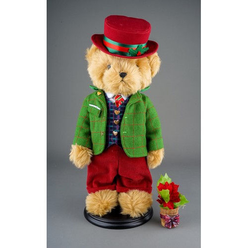 212 - A 2019 Danbury Mint Gilbert The Christmas Bear, with accessories (1)