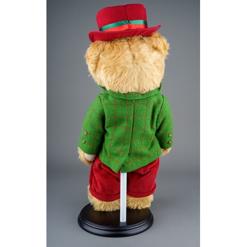 212 - A 2019 Danbury Mint Gilbert The Christmas Bear, with accessories (1)