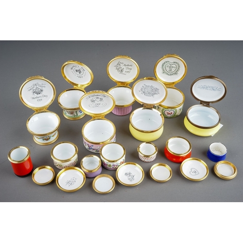 584 - A collection of fourteen enamel boxes by Halcyon Days, Crummles and Bilston & Battersea Enamels, all... 