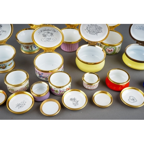 584 - A collection of fourteen enamel boxes by Halcyon Days, Crummles and Bilston & Battersea Enamels, all... 