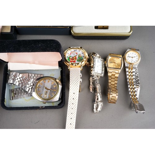 98A - A bag of assorted gents and ladies wristwatches, mostly quartz movement, including a gents gold plat... 