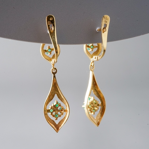 26 - An 18ct yellow gold and emerald drop earrings, post and clip fittings, total gross weight approx 3.3... 