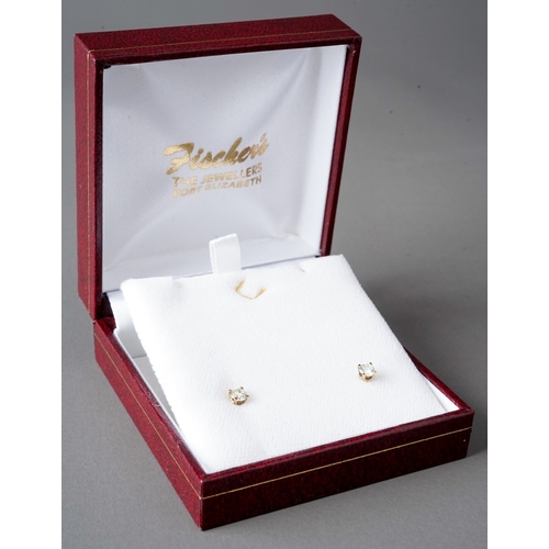 30 - A pair of 9ct yellow gold and diamond stud earrings, set with round brilliant-cut diamonds approx 0.... 