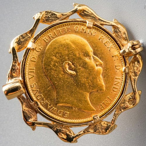 33 - An Edward VII 1904 sovereign, mounted in a 9ct yellow gold brooch, total gross weight approx 11.8g